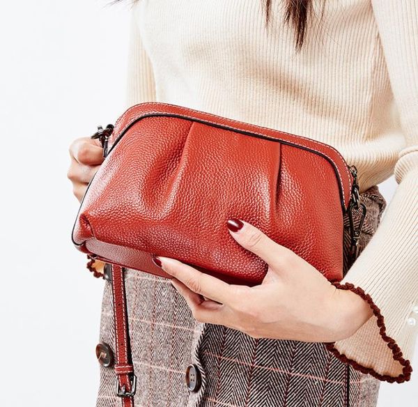 fashion casual leather ladies 20 years new style cloud bag messenger handbag soft leather head layer leather diagonal cross shoulder small s
fashion casual leather ladies 20 years new style cloud bag messenger handbag soft leather head layer leather diagonal cross shoulder small s