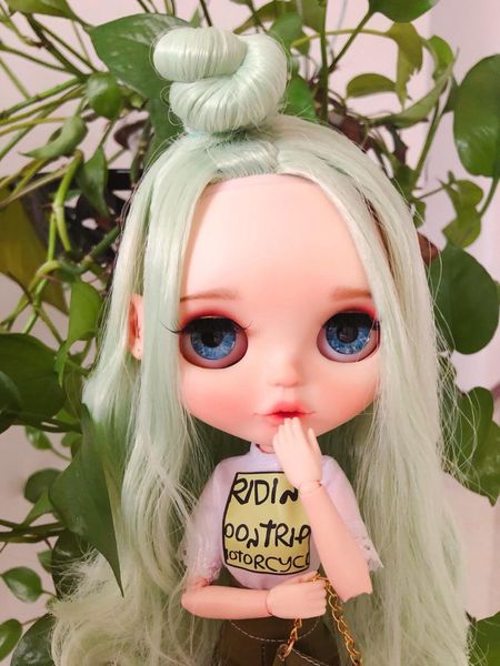 rbl blyth doll nbl 1/6 bjd customized frosted face,big eyes fashion girl makeup ball jointed doll with mint green hair t200428
rbl blyth doll nbl 1/6 bjd customized frosted face,big eyes fashion girl makeup ball jointed doll with mint green hair t200428
