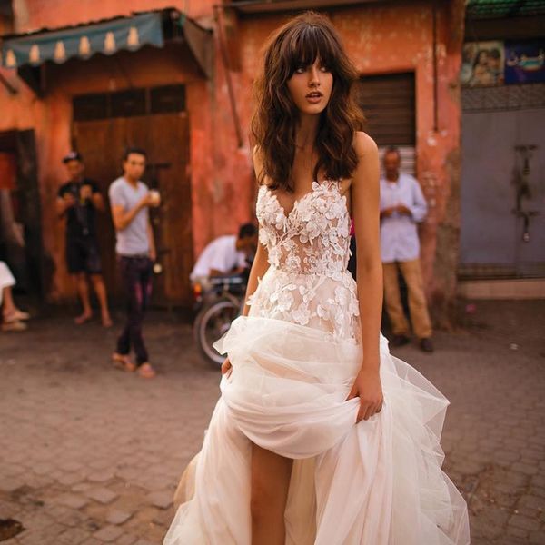 2020 spaghetti tiered skirt backless plus size elegant garden country toddler bridal gowns white beach wedding dresses with 3d floral
2020 spaghetti tiered skirt backless plus size elegant garden country toddler bridal gowns white beach wedding dresses with 3d floral