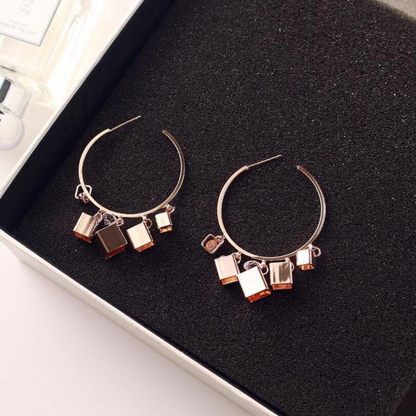 2020 fashion jewelry small square round circle hoop earrings for women celebrity zircon earrings female long small block earring, Golden;silver
2020 fashion jewelry small square round circle hoop earrings for women celebrity zircon earrings female long small block earring, Golden;silver
