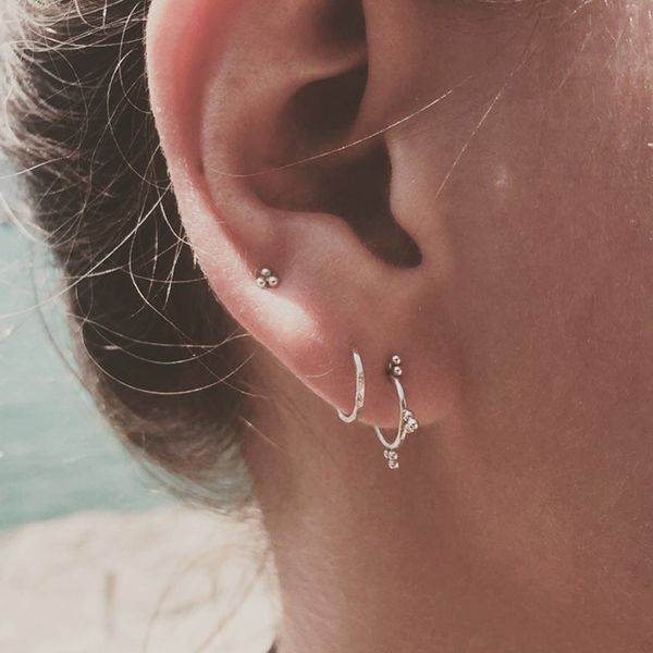 minimalist 925 sterling silver three ball stud earrings delicate tiny dot small earrings cartilage helix piercing earring, Golden;silver
minimalist 925 sterling silver three ball stud earrings delicate tiny dot small earrings cartilage helix piercing earring, Golden;silver