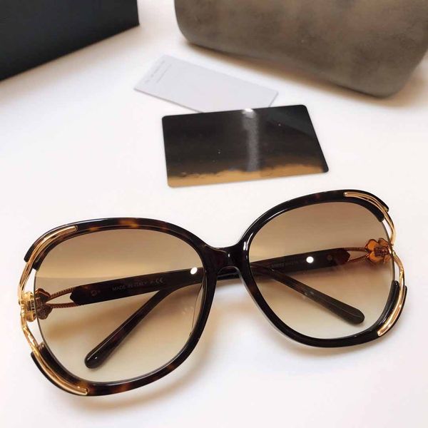 authentic 4375 luxury designer sunglasses for women and womens foldable style full frame uv400 glasses come with package, White;black
authentic 4375 luxury designer sunglasses for women and womens foldable style full frame uv400 glasses come with package, White;black