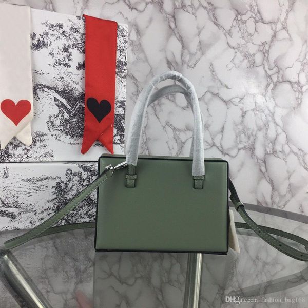 new fashion luxury designer woman handbag cross body bags shoulder genuine leather tote purse bags new leather box bag 19cm
new fashion luxury designer woman handbag cross body bags shoulder genuine leather tote purse bags new leather box bag 19cm