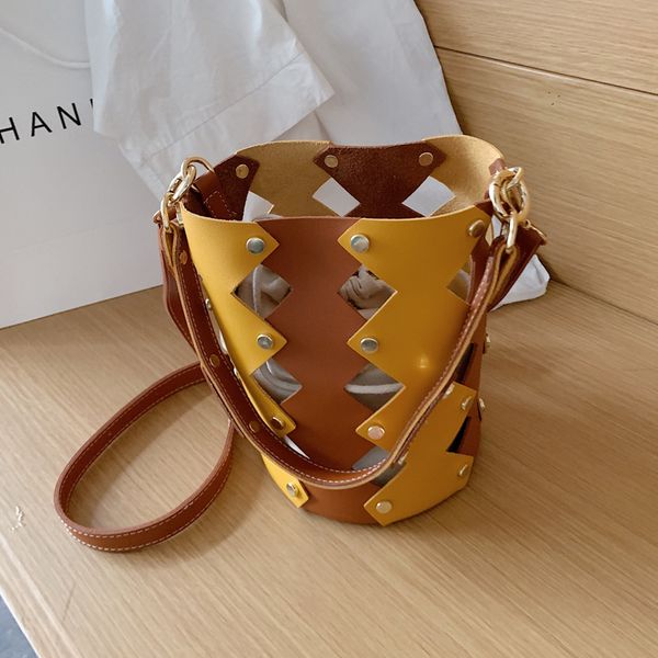 new original design fashion hollow bucket bag & elegant 2in1 crossbody bag shoulder width 23cm height 21cm thickness 15cm
new original design fashion hollow bucket bag & elegant 2in1 crossbody bag shoulder width 23cm height 21cm thickness 15cm