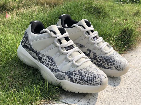 2019 11 low se snakeskin white grey men basketball shoes real carbon fiber cd6846-002 light bone authentic shoes with box, White;red
2019 11 low se snakeskin white grey men basketball shoes real carbon fiber cd6846-002 light bone authentic shoes with box, White;red