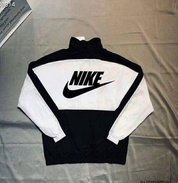 nike nike мода nk new overseas fashion спортивная повседневная куртка ветровое стекло куртка мужчины и женщины любители пальто цвет: черный, Black;brown 
nike nike мода nk new overseas fashion спортивная повседневная куртка ветровое стекло куртка мужчины и женщины любители пальто цвет: черный, Black;brown
