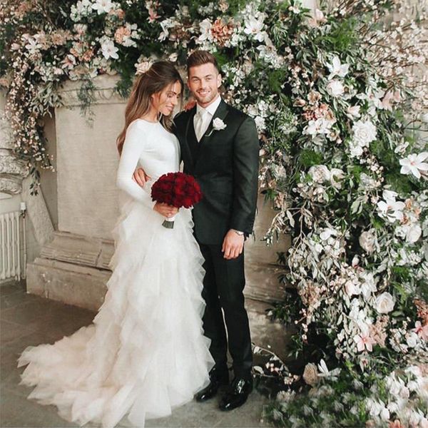ruffles tiered skirt wedding dresses long sleeve deep v backless spandex bodice a line stunning bridal gowns vestido de noiva, White
ruffles tiered skirt wedding dresses long sleeve deep v backless spandex bodice a line stunning bridal gowns vestido de noiva, White