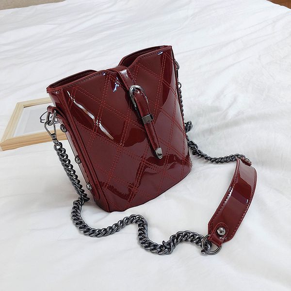 bucket bag female messenger pu leather women bag new fashion rhombus chain small fragrance wind shoulder
bucket bag female messenger pu leather women bag new fashion rhombus chain small fragrance wind shoulder