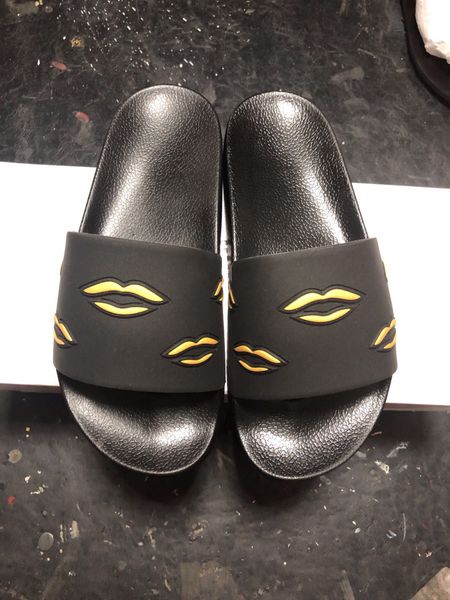 Designer Kiss Rubber Slippers Fashion slide sandals slippers for men women WITH ORIGINAL BOX Hot Designer unisex beach flip flops slipper
Designer Kiss Rubber Slippers Fashion slide sandals slippers for men women WITH ORIGINAL BOX Hot Designer unisex beach flip flops slipper