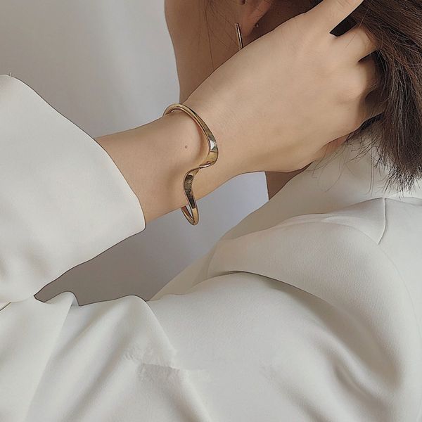 2019 new fashion design trend simple bending water pattern wave arc opening bracelet for women girls party jewelry gift, Black
2019 new fashion design trend simple bending water pattern wave arc opening bracelet for women girls party jewelry gift, Black