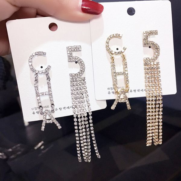 Women Rhinestone Letter Luxury Earring Bling Bling NO5 Letter Long Tassel Earring Gift for Love Famous Jewelry Accessories High Quality
Women Rhinestone Letter Luxury Earring Bling Bling NO5 Letter Long Tassel Earring Gift for Love Famous Jewelry Accessories High Quality