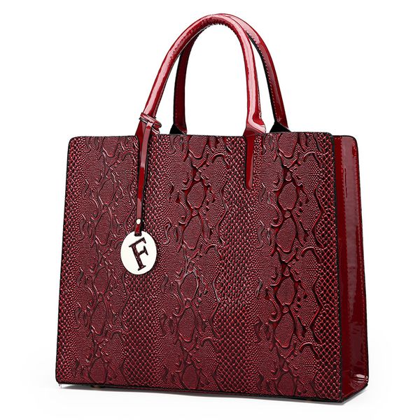 2019 new european and american hand-held simple crocodile-pattern single shoulder tooth in bag
2019 new european and american hand-held simple crocodile-pattern single shoulder tooth in bag