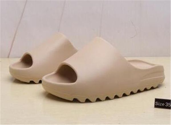 2020 2020 men slides women slippers hole shoes foam rnner slide bone earth brown resin bone desert sand triple black kids children slides be
2020 2020 men slides women slippers hole shoes foam rnner slide bone earth brown resin bone desert sand triple black kids children slides be