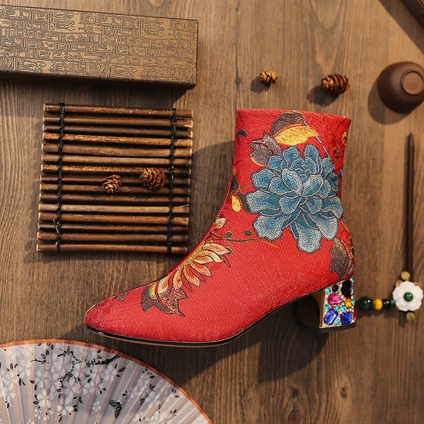 autumn and winter new 2019 single round head crystal stone and ethnic print short boots with side zipper martin boots, Black
autumn and winter new 2019 single round head crystal stone and ethnic print short boots with side zipper martin boots, Black
