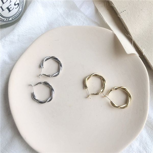 2020 new korea style simple cute girl silver pin twist niche cold wind hoop earrings for women fashion jewelry accessories, Golden;silver
2020 new korea style simple cute girl silver pin twist niche cold wind hoop earrings for women fashion jewelry accessories, Golden;silver