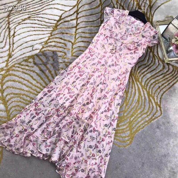 2020 sleeveless spring summer women runway dress v-neck vintage flowers print diamonds long a-line ruffles dresses, Black;gray
2020 sleeveless spring summer women runway dress v-neck vintage flowers print diamonds long a-line ruffles dresses, Black;gray
