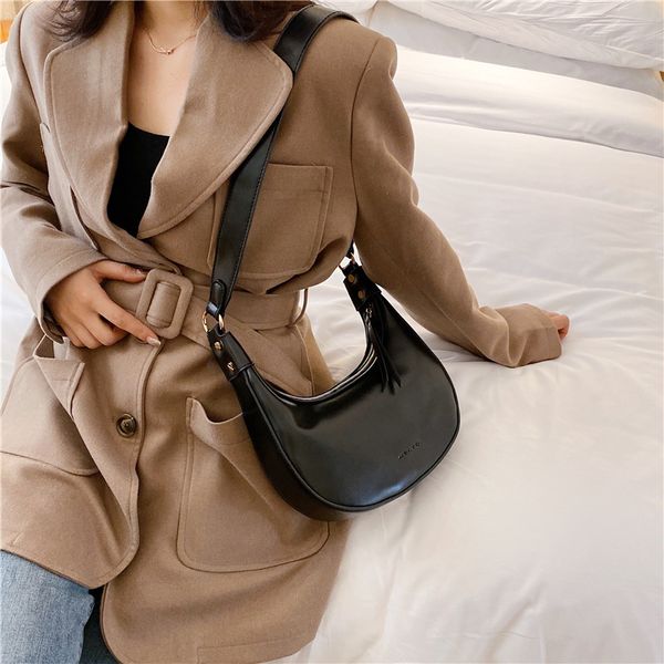 2020 autumn and winter new niche design fashionable horn-shaped dumpling messenger bag net red shoulder crescent bag
2020 autumn and winter new niche design fashionable horn-shaped dumpling messenger bag net red shoulder crescent bag