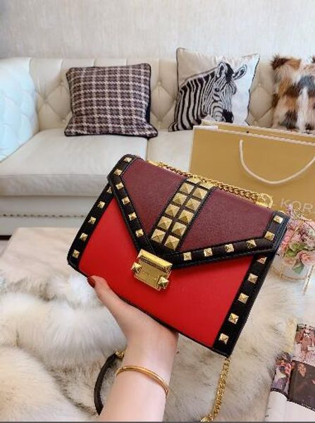 модный счетчик плеча сумки с последним марочными заклепками серии старшего цвета, совпадающим с последней свежей
модный счетчик плеча сумки с последним марочными заклепками серии старшего цвета, совпадающим с последней свежей