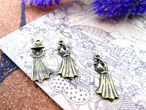 90pcs--long dress charms antique bronze lovely mini skirt charms pendant 10x26mm, Bronze;silver
90pcs--long dress charms antique bronze lovely mini skirt charms pendant 10x26mm, Bronze;silver