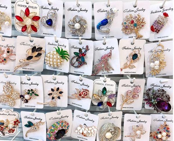 10pcs/lot mix style colors fashion crystal brooches pins for jewelry craft gift pr07*, Gray
10pcs/lot mix style colors fashion crystal brooches pins for jewelry craft gift pr07*, Gray