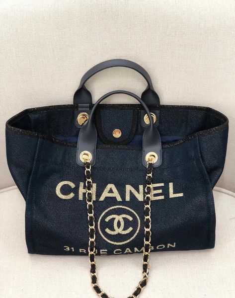 classic lady's shopping bag 7a high-end custom quality handbag fashion style gold accessories with long shoulder strap
classic lady's shopping bag 7a high-end custom quality handbag fashion style gold accessories with long shoulder strap