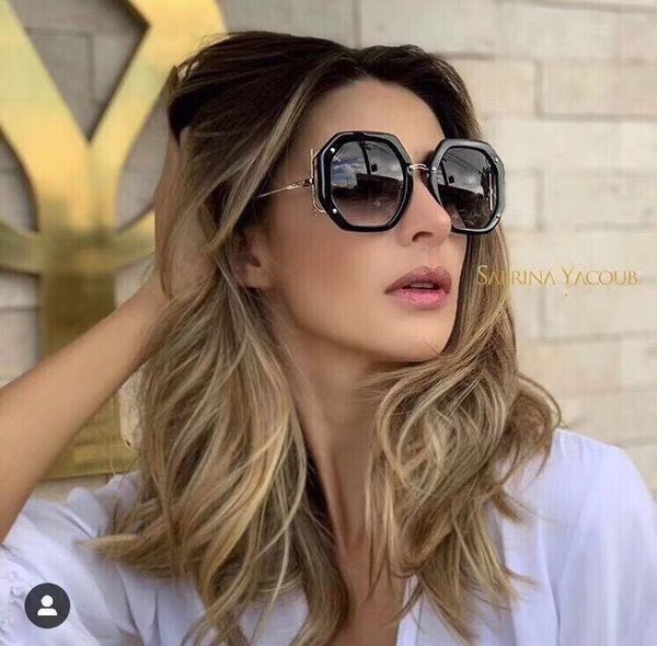 2020 lady new design sunglass stars model famous model whloesaler price with original case, White;black
2020 lady new design sunglass stars model famous model whloesaler price with original case, White;black