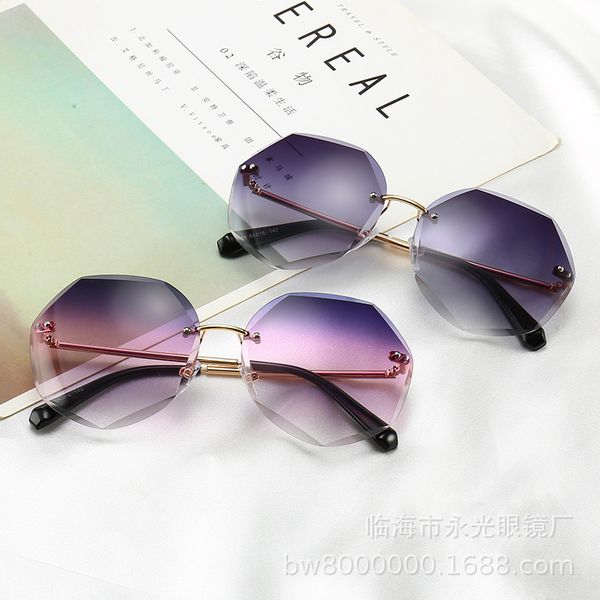 2019 new trend designer big box gradient ocean piece sunglasses frameless trimming men and women sunglasses polygon anti-uv frog mirror, White;black
2019 new trend designer big box gradient ocean piece sunglasses frameless trimming men and women sunglasses polygon anti-uv frog mirror, White;black