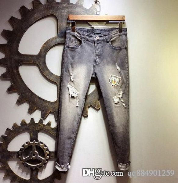 19ss new luxury quality mens skinny jeans famous brand designer jeans men fashion street wear pantalon de designer pour hommes, Blue
19ss new luxury quality mens skinny jeans famous brand designer jeans men fashion street wear pantalon de designer pour hommes, Blue
