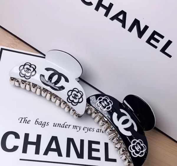 2019~ классический выдалбливают заколка для волос мода заколки для волос классический жемчуг роскошные письма аксессуары для волос мател боб, Golden;silver 
2019~ классический выдалбливают заколка для волос мода заколки для волос классический жемчуг роскошные письма аксессуары для волос мател боб, Golden;silver