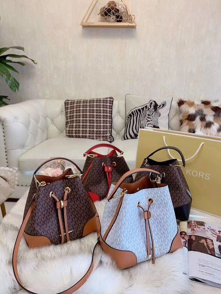 2020 new luxury bucket bag designer fashion simple ladies bucket bag handbag shoulder bag
2020 new luxury bucket bag designer fashion simple ladies bucket bag handbag shoulder bag