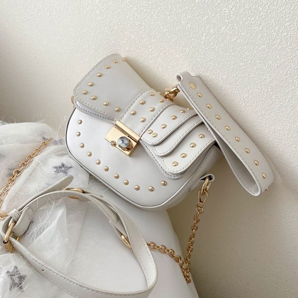 new original design fashion rivet saddle bag & elegant unique chain crossbody bag handbag width 20cm height 13cm thickness 4cm
new original design fashion rivet saddle bag & elegant unique chain crossbody bag handbag width 20cm height 13cm thickness 4cm