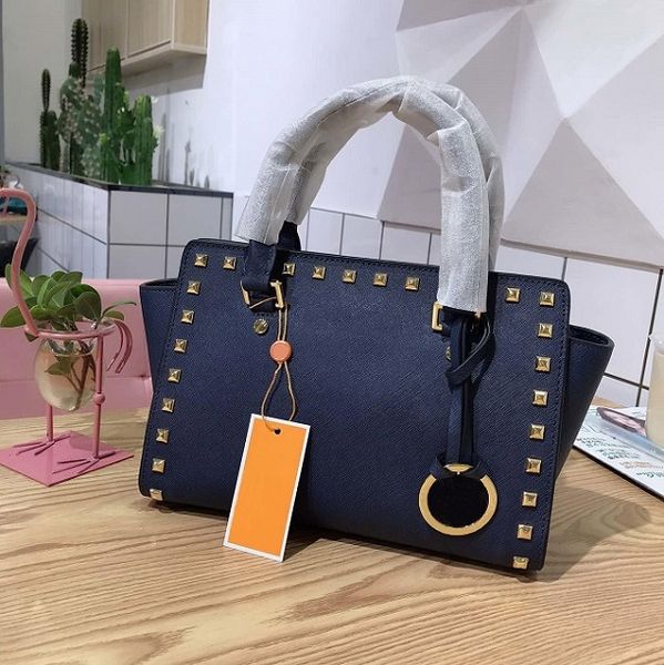 моделеѬ ђмка бѬенд женка ђмка бѬенд дизайн нађѬална кожа заклепки плон 
моделеѬ ђмка бѬенд женка ђмка бѬенд дизайн нађѬална кожа заклепки плон