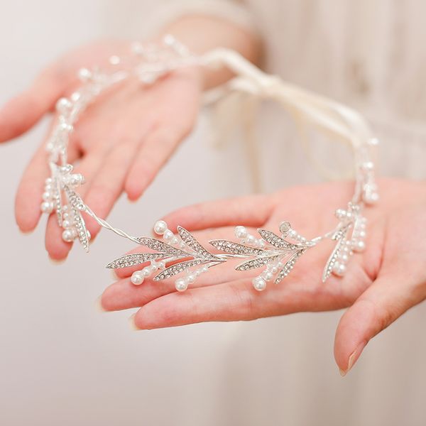 crystal pearl tiara leaf wreath headpiece wedding headband silver crown pearl hair vine hair bridal jewelry for a bride, Golden;white
crystal pearl tiara leaf wreath headpiece wedding headband silver crown pearl hair vine hair bridal jewelry for a bride, Golden;white