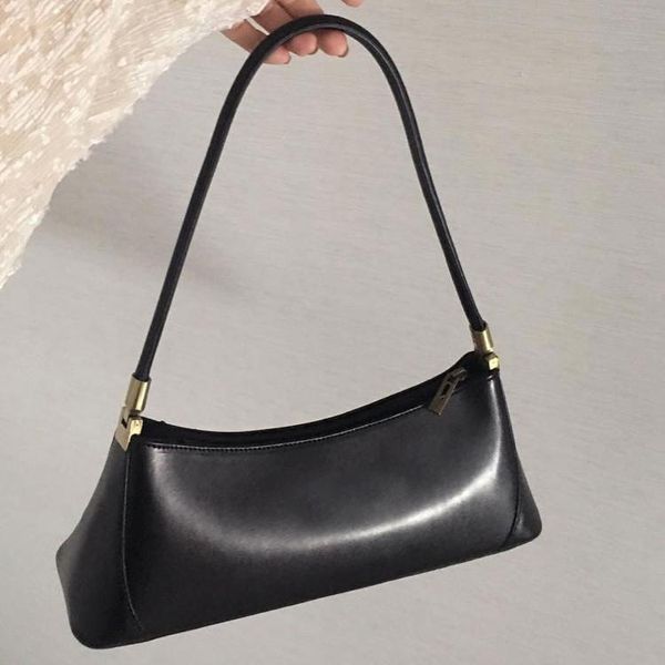 new high-quality fashion ladies shoulder bag handbag french bag 2 colors simple style zipper size: 30 * 10 * 15cm
new high-quality fashion ladies shoulder bag handbag french bag 2 colors simple style zipper size: 30 * 10 * 15cm