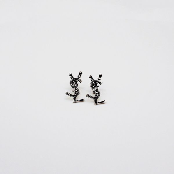 2020 women's classic retro alphabet bohemia earrings fashion unique design pierced earrings wholesale jewelry stud, Golden;silver
2020 women's classic retro alphabet bohemia earrings fashion unique design pierced earrings wholesale jewelry stud, Golden;silver