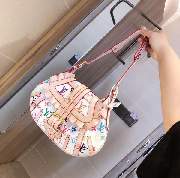 2020 fashionable and unique armpit bag with lotus leaf fringe accessories one-shoulder versatile style 4 colors
2020 fashionable and unique armpit bag with lotus leaf fringe accessories one-shoulder versatile style 4 colors