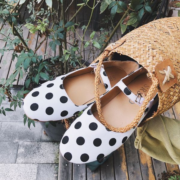 new women flat shoes black white dots ladies shoes fashion cute round toe comfortable flat casual women's w33-71
new women flat shoes black white dots ladies shoes fashion cute round toe comfortable flat casual women's w33-71