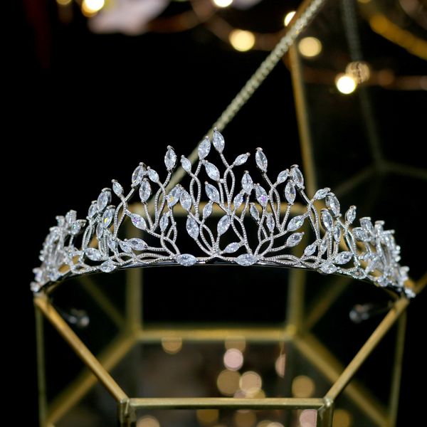 alta calidad novia cubic zirconia boda tiara corona banquete bola vestido de boda accesorios de joyeria, Golden;white
alta calidad novia cubic zirconia boda tiara corona banquete bola vestido de boda accesorios de joyeria, Golden;white