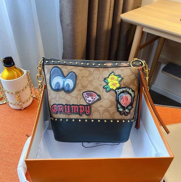 women messenger bag shoulder women fashion chain bag fashion leathe shoulder bag cross body bags -03776, Black
women messenger bag shoulder women fashion chain bag fashion leathe shoulder bag cross body bags -03776, Black
