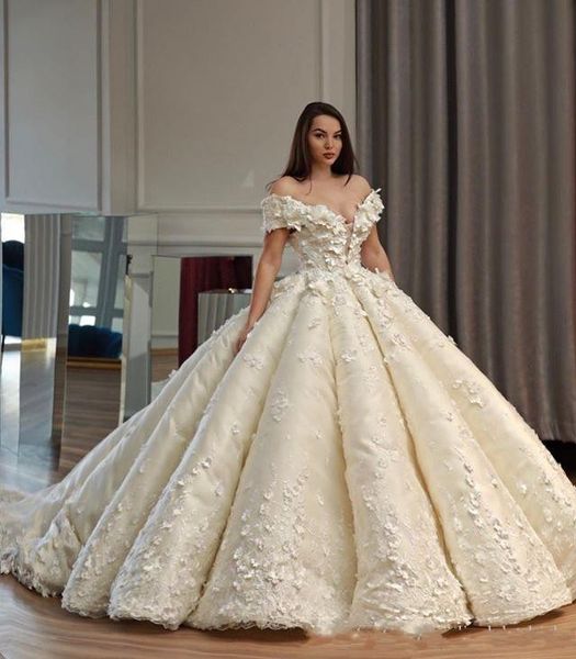 2019 Gorgeous 3D-Floral Appliques Flower Wedding Dresses Off-the-Shoulder Ruffle Ball Gown Sheer Neck Lace-Up Bridal Gown
2019 Gorgeous 3D-Floral Appliques Flower Wedding Dresses Off-the-Shoulder Ruffle Ball Gown Sheer Neck Lace-Up Bridal Gown