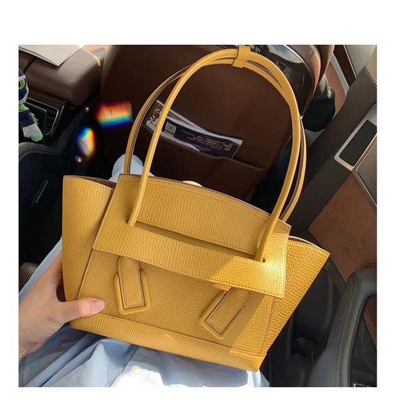 small new fashion casual women's bag hand crossbow catfish bag cowhide portable one shoulder underarm wing bag
small new fashion casual women's bag hand crossbow catfish bag cowhide portable one shoulder underarm wing bag