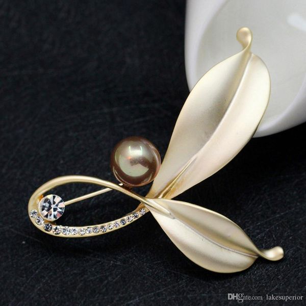 retro vintage crystal pearl leaves brooch pin women ladies business suit lapel pin jewelry accessories for gift party, Gray 
retro vintage crystal pearl leaves brooch pin women ladies business suit lapel pin jewelry accessories for gift party, Gray
