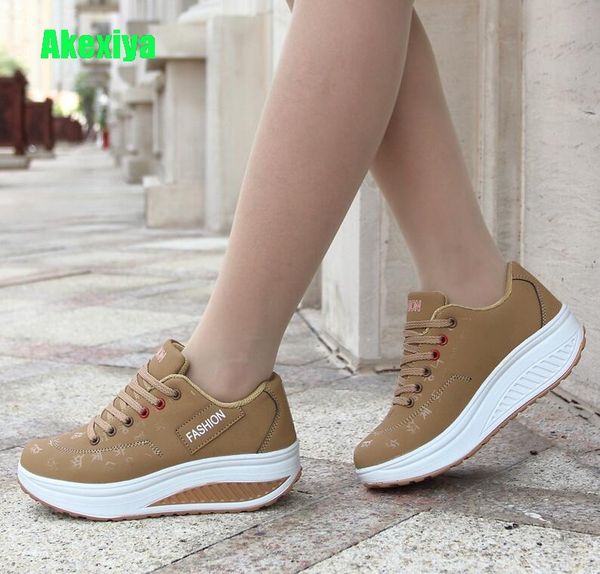 Hot Women Sneakers 2018 Breathable Waterproof Wedges Platform Vulcanize Shoes Woman Pu Leather Women Casual Shoes tenis feminino #9799
Hot Women Sneakers 2018 Breathable Waterproof Wedges Platform Vulcanize Shoes Woman Pu Leather Women Casual Shoes tenis feminino #9799