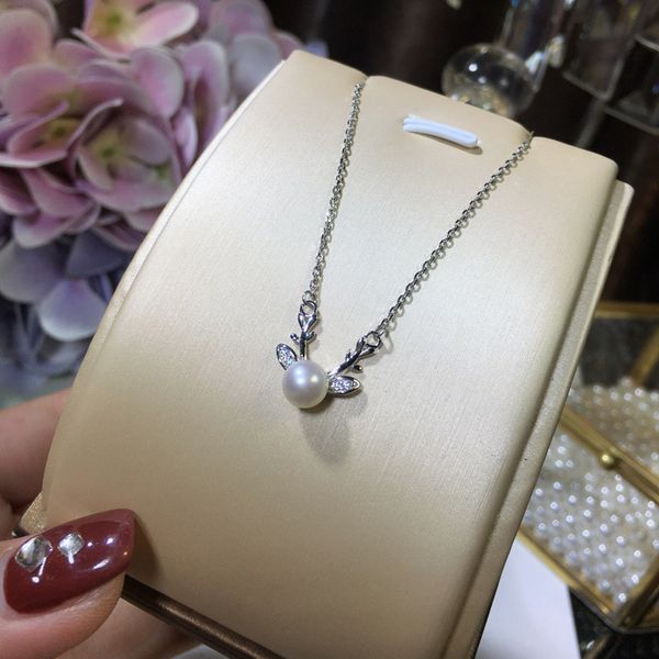 2020 new arrival selling simple designer deer horn shape freshwater pearl peandant pure 925 sterling silver chain necklace
2020 new arrival selling simple designer deer horn shape freshwater pearl peandant pure 925 sterling silver chain necklace