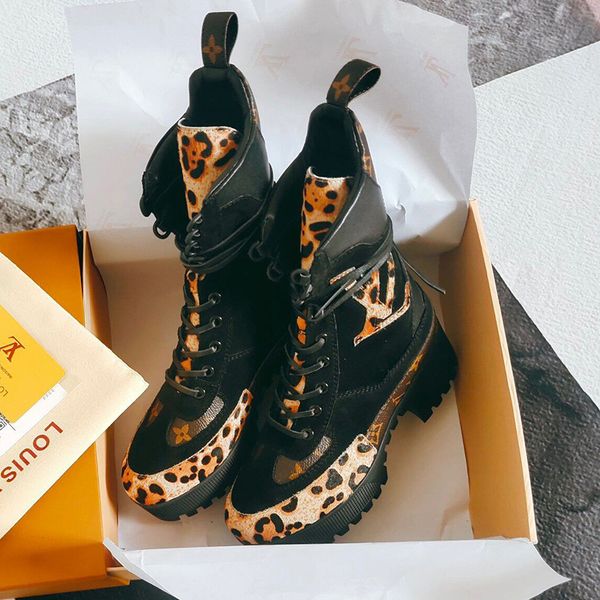 2020 fashion casual leather boots martin boots printed leather platform sheepskin lace boots 5 cm 15 ribbon boxed size 35-42, Black
2020 fashion casual leather boots martin boots printed leather platform sheepskin lace boots 5 cm 15 ribbon boxed size 35-42, Black