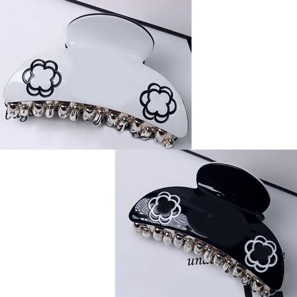 7X3.5CM Simple black and white acrylic Camellia hairpin C style side clip ladies fashion headgear counter gift 4pcs/lot
7X3.5CM Simple black and white acrylic Camellia hairpin C style side clip ladies fashion headgear counter gift 4pcs/lot