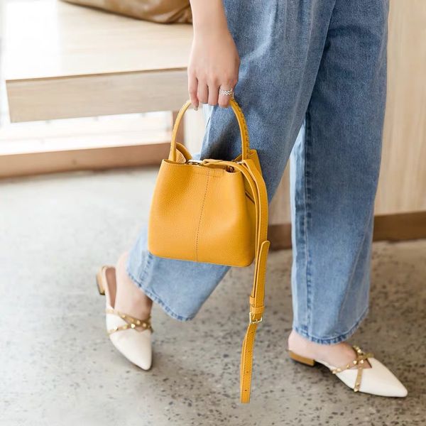 new leather bag women bag litchi hand bucket vegetable basket fashion simple tote
new leather bag women bag litchi hand bucket vegetable basket fashion simple tote