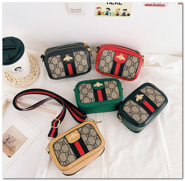 luxury brand kids handbag 2020 new girls metals bees applique stripe princess bag children letter printed stripe single shoulder bag p0173, Black
luxury brand kids handbag 2020 new girls metals bees applique stripe princess bag children letter printed stripe single shoulder bag p0173, Black
