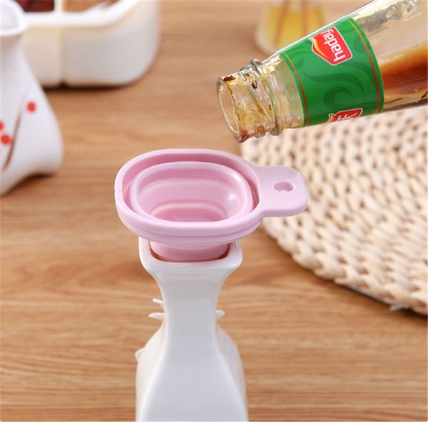 1pcs mini foldable funnel silicone collapsible funnel folding portable funnels be hung household liquid dispensing kitchen tools
1pcs mini foldable funnel silicone collapsible funnel folding portable funnels be hung household liquid dispensing kitchen tools