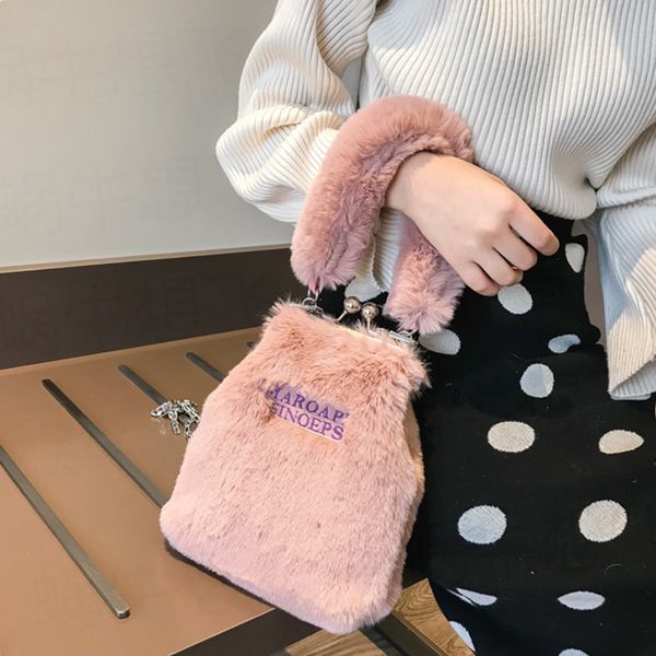 fashion plush clip shell women handbags designer shoulder bags luxury fur chains crossbody bag lady chic small purse 2019 winter
fashion plush clip shell women handbags designer shoulder bags luxury fur chains crossbody bag lady chic small purse 2019 winter